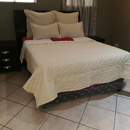 Ebony Guest House Pretoria-Noord Zewnętrze zdjęcie