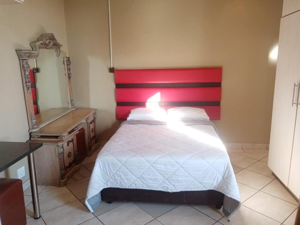 Ebony Guest House Pretoria-Noord Zewnętrze zdjęcie