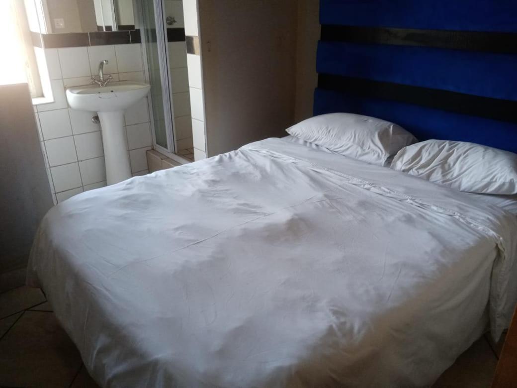 Ebony Guest House Pretoria-Noord Zewnętrze zdjęcie