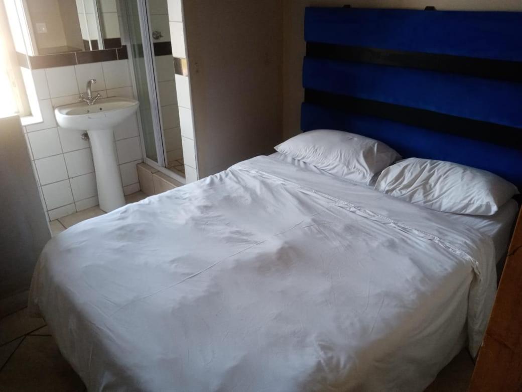 Ebony Guest House Pretoria-Noord Zewnętrze zdjęcie