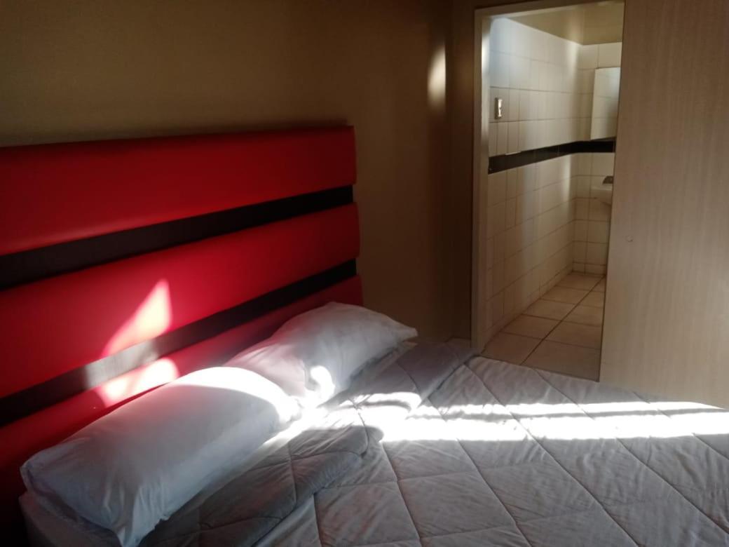 Ebony Guest House Pretoria-Noord Zewnętrze zdjęcie