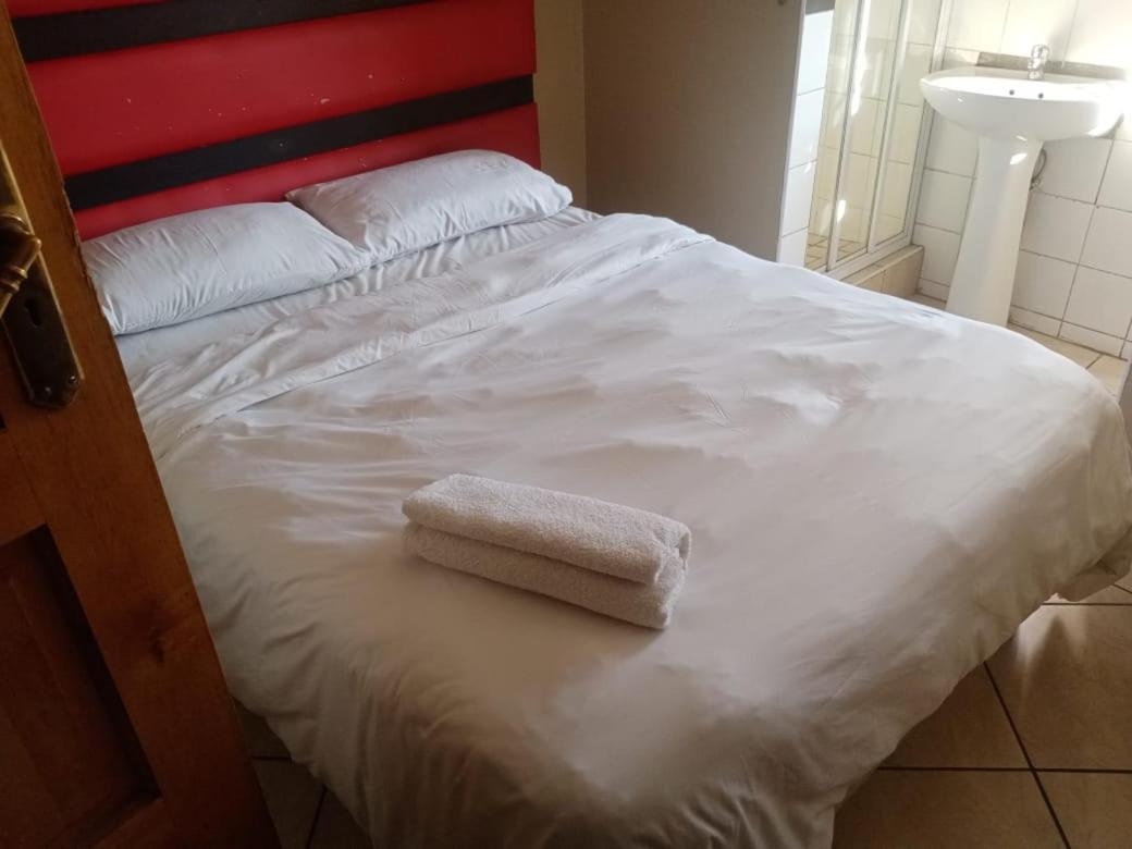 Ebony Guest House Pretoria-Noord Zewnętrze zdjęcie