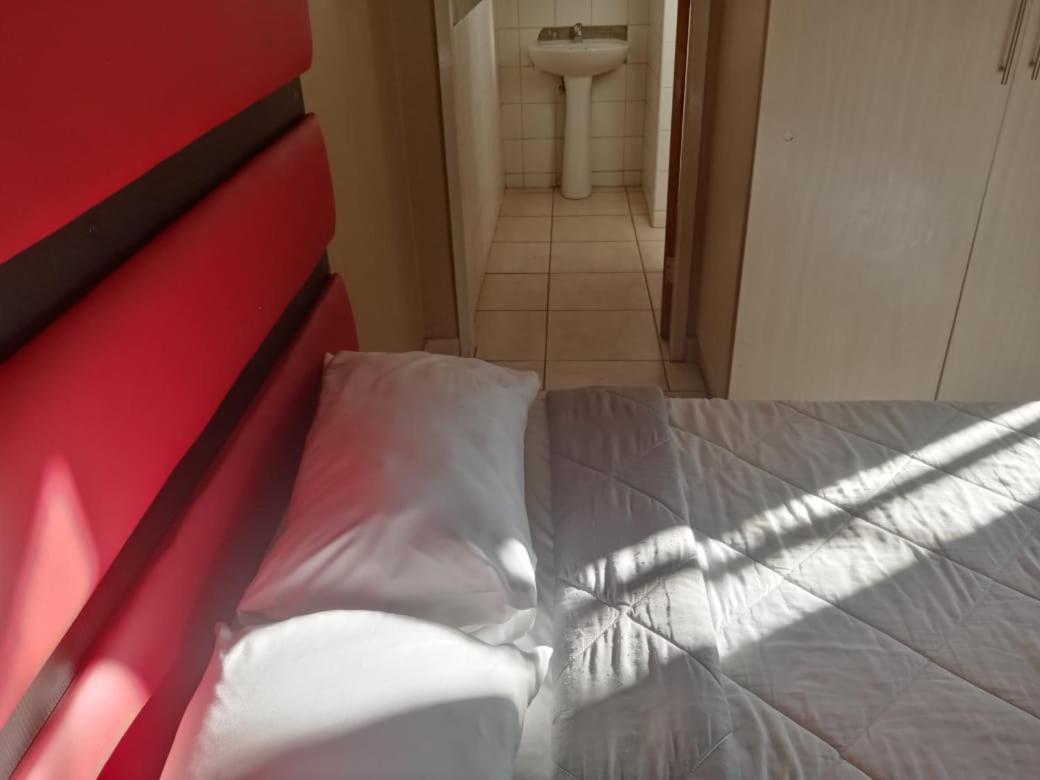 Ebony Guest House Pretoria-Noord Zewnętrze zdjęcie