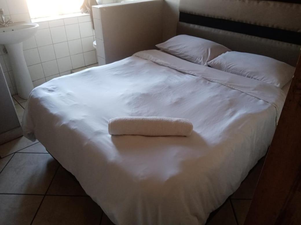 Ebony Guest House Pretoria-Noord Zewnętrze zdjęcie
